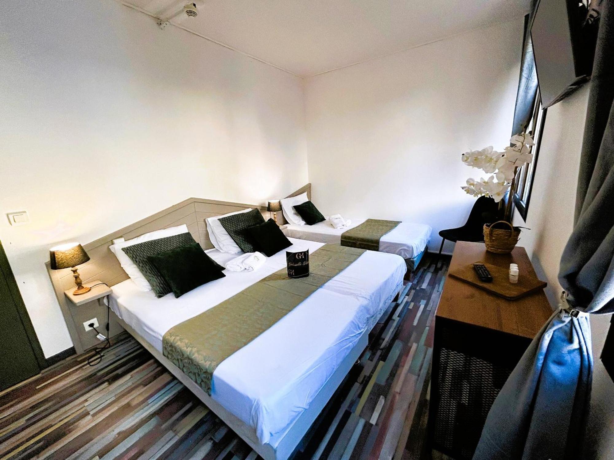 Gabrielle Hotel Aiguines Zimmer foto