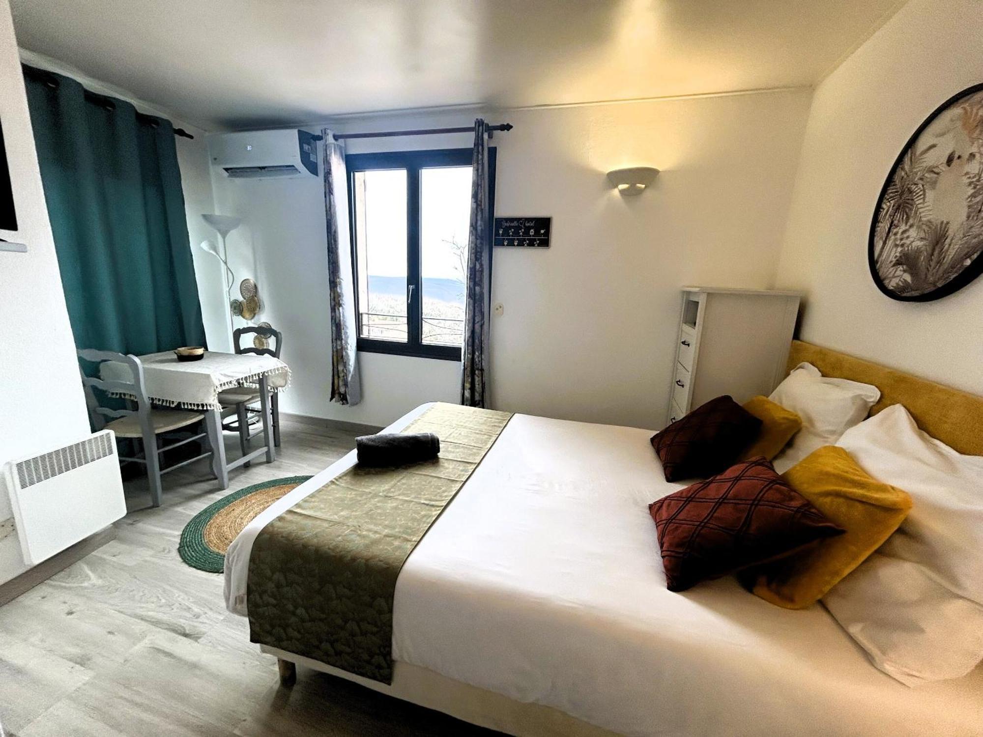 Gabrielle Hotel Aiguines Zimmer foto